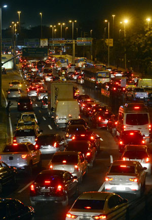 2016 리우데자네이루올림픽 개막을 나흘 앞둔 2일(한국시간) 브라질 리우 시내 도로가 극심한 정체를 빚고 있다.