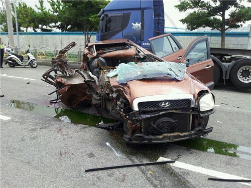 부산 남구 추돌 사고 [부산소방본부 제공=연합뉴스]