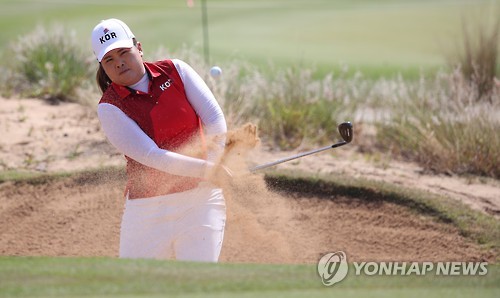 (리우데자네이루=연합뉴스) 한국 여자골프 대표팀의 박인비가 15일 오후(현지시간) 브라질 리우데자네이루 올림픽 골프 코스에서 훈련하며 벙커샷 연습을 하고 있다.