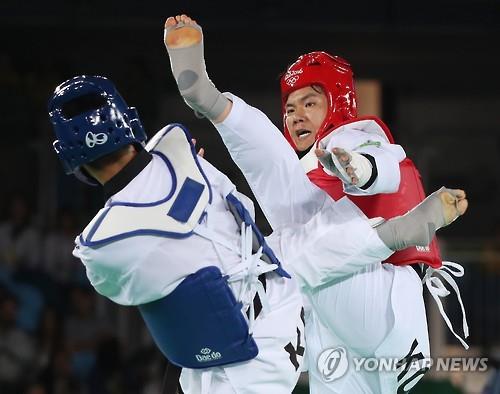(리우데자네이루=연합뉴스) 한국 태권도 국가대표 차동민이 20일 오후(현지시간) 브라질 리우데자네이루 올림픽파크 카리오카 아레나 3에서 열린 2016 리우올림픽 태권도 남자 80㎏초과급 패자부활전에서 루슬란 자파로프(카자흐스탄)를 상대로 발차기 공격을 하고 있다.