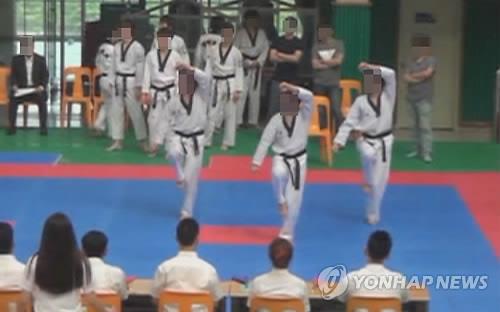 (서울=연합뉴스) 2013년 7월 열린 ‘제4회 전국 추계 한마음태권도 선수권대회’ 고등부 품새 단체전 시합에서 벌어진 승부조작 사건 관련 동영상. ［연합뉴스TV 화면 캡처］