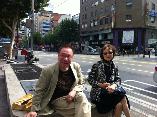 춘원 이광수의 삶과 사랑을 새롭게 조명한 소설가 김광휘(왼쪽) 씨와 이광수의 막내딸 이정화 씨.