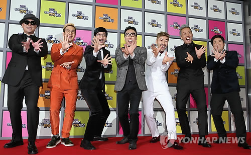 29일 오후 서울 영등포구 여의도동 MBC본관에서 열린 ‘2013 MBC 방송연예대상’에서 무한도전의 길(왼쪽부터), 하하, 유재석, 박명수, 노홍철, 정준하, 정형돈이 포즈를 취하고 있다.