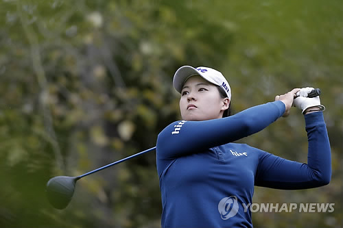 티샷하는 전인지.