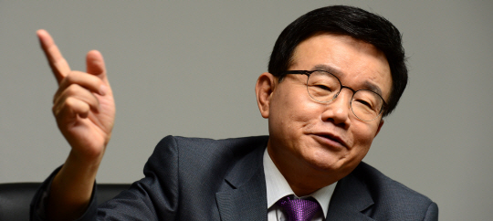 북한 민주화 운동을 펼치고 있는 귀순용사 안찬일 세계북한연구센터 회장이 김정일 체제 변화를 위한 신념을 역설하고 있다.