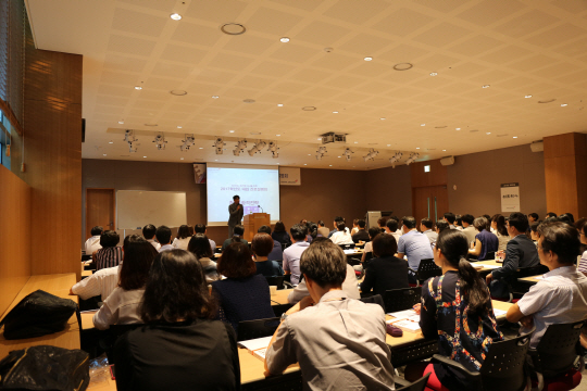 <2016 경영혁신, 기업문화를 바꿔라>금요일 오후5시 칼퇴근 ‘가족의 날’… 직원자녀 진로문제도 상담 ‘休포트’