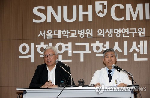 (서울=연합뉴스) 3일 오후 서울대학교병원 의학연구혁신센터에서 열린 고 백남기 씨의 사망진단서 논란에 대한 서울대병원-서울대 의대 합동 특별조사위원회 기자회견에서 이윤성 서울대 의대 법의학교실 교수가 논의 결과를 설명하고 있다.