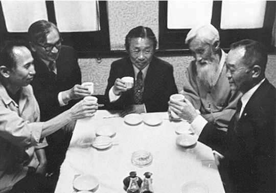 1970년대 초반 계훈제, 장준하, 김재준, 함석헌, 이병린(왼쪽부터) 등 민주화운동 지도자들이 함께한 사진.  삼인 제공