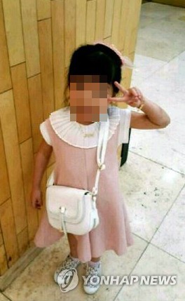(인천=연합뉴스) 2년 전 입양된 후 양부모 등으로부터 학대를 당하고 숨진 6살 피해자. 사진은 지난 1일 친모 A(37)씨의 지인이 인터넷에 올린 피해자 평소 모습.  [인터넷 화면 캡처=연합뉴스]