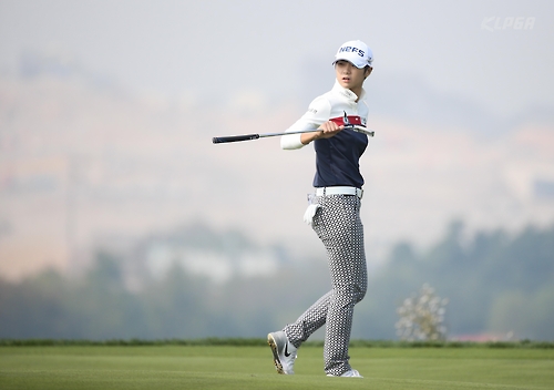 아쉬워 하는 박성현.<KLPGA 제공>