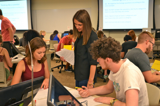 애리조나주립대학 학생들이 자유로운 분위기에서 토론학습을 진행하고 있다.   애리조나주립대학 홈페이지 제공