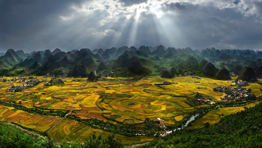 만 개의 봉우리가 마치 숲처럼 어우러져 이름 붙여진 중국 구이양 만봉림.  중국 국가여유국 서울지국 제공