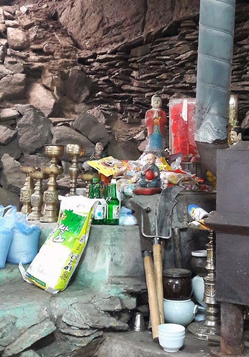 (서울=연합뉴스) 서울 근교에서 신당을 운영하는 70대 여성 무속인 A씨는 14일 연합뉴스와 인터뷰에서 “최순실이 가끔 찾아와서 내가 굿을 해줬다”고 말했다.