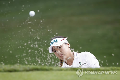 벙커샷 하는 유소연[AP=연합뉴스 자료사진]