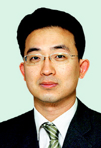 <글로벌 카페>시대 앞서가는 韓 ‘촛불’ 통치자는 과거로 퇴보