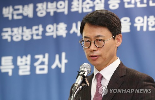 브리핑하는 이규철 특검보