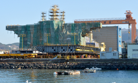 <일자리가 愛國이다>크레인 멈추고 失業센터 북적…‘造船메카’는 울고있었다