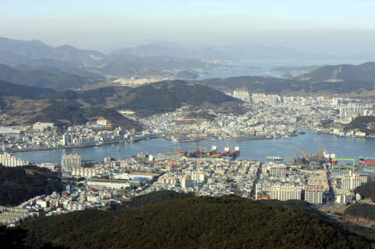 뛰어난 예술가들을 낳은 남해안의 항구도시 통영. 이곳은 북방의 시인 백석이 자신의 생애에서 가장 열렬했으나 이루지 못한 사랑 박경련을 만나기 위해 세 번이나 찾았던 슬픔의 공간이기도 하다.  박경일 기자 parking@