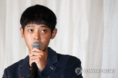 가수 정준영이 2016년 9월 25일 서울 노보텔 앰배서더 강남에서 여자친구의 신체 일부를 몰래 촬영한 혐의로 검찰 수사를 받는 것과 관련해 기자회견을 했다