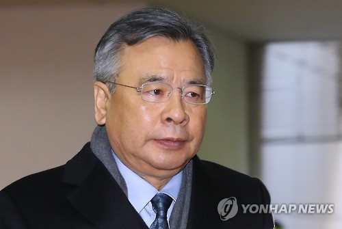 ‘박근혜-최순실’ 게이트를 수사하고 있는 박영수 특별검사가 6일 오전 서울 대치동 특검 사무실로 출근하고 있다.[연합뉴스 자료사진]