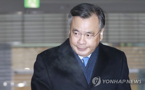 출근하는 박영수 특별검사
