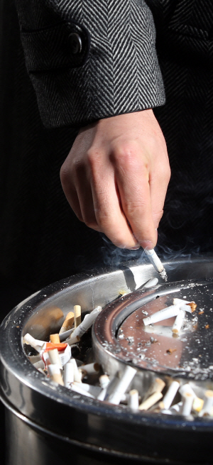 금연을 작심삼일로 끝내지 않으려면 본인의 의지도 중요하지만, 정부에서 지원하는 니코틴 중독 등에 대한 치료도 함께 활용하면 성공률을 높일 수 있다.