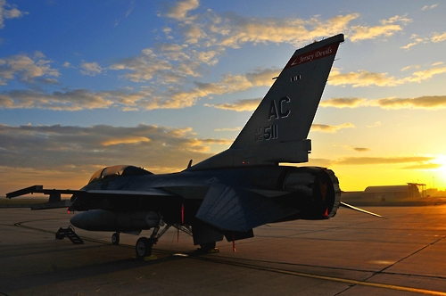 한반도 출격 준비 중인 F-16 팰콘 전투기[미 7공군 제공]