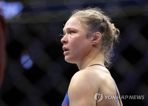 복귀전서 참패한 로우지 (AP=연합뉴스 자료사진)