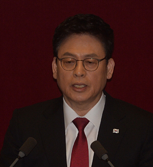 정우택 새누리당 원내대표가 3일 오전 국회 본회의장에서 교섭단체 대표연설을 하고 있다.