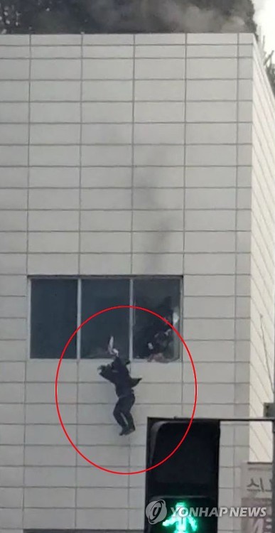 필사의 탈출[독자제공=연합뉴스]