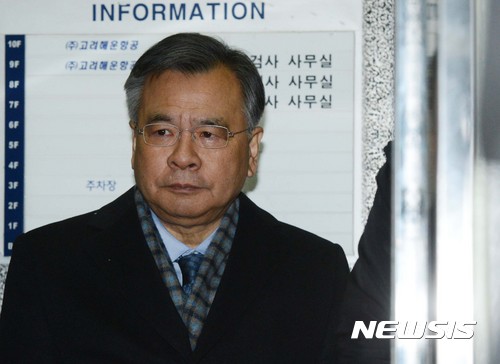 【서울=뉴시스】최순실 국정농단 사태 수사를 맡은 박영수 특별검사가 7일 오전 서울 강남구 특검 사무실로 출근하고 있다.