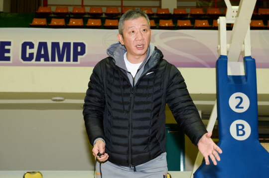 <믹스트존>허재 총감독 “농구, 하루 이틀 연습으로 안돼… 똑같은 훈련 지겹지만 매일 반복해야”