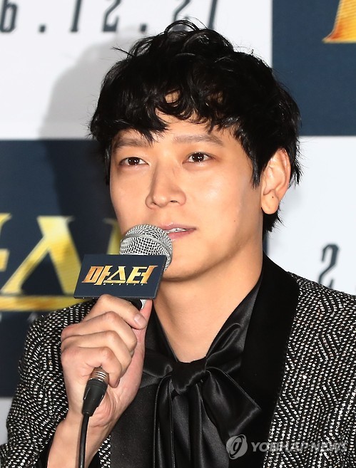 지난해 12월 12일 서울 성동구 CGV왕십리에서 열린 영화 ‘마스터’ 시사회에서 인사말 하는 배우 강동원. [연합뉴스 자료사진]