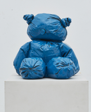 김홍석 ‘Bearlike Construction’ 합성수지(resin), 30x28x30㎝, 2013  국제갤러리 제공