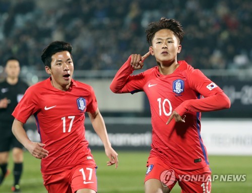 (천안=연합뉴스) 27일 충남 천안종합운동장에서 열린 U-20 4개국 축구대회 한국과 잠비아의 경기에서 한국 이승우가 골을 넣고 환호하고 있다.