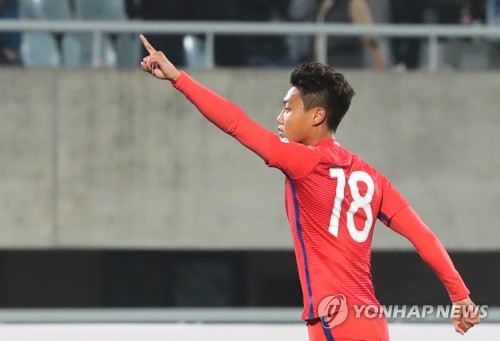 (천안=연합뉴스) 27일 충남 천안종합운동장에서 열린 U-20 4개국 축구대회 한국과 잠비아의 경기에서 한국 백승호가 선취골을 넣고 환호하고 있다.