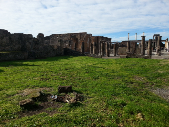 폼페이 시민들이 투표하던 코미티움(투표소). 지금은 터만 남았다.