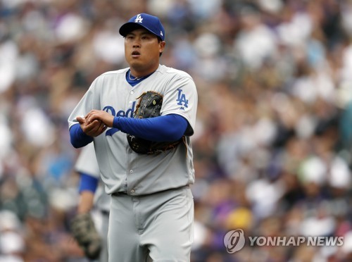 시즌 첫 등판에서 솔로포를 허용한 류현진 [AP=연합뉴스]