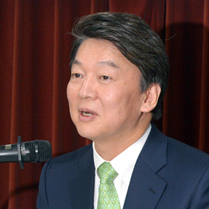 안철수 국민의당 대선후보가 24일 오전 서울 YWCA연합회에서 열린 성평등정책 간담회에서 모두발언을 하고 있다.