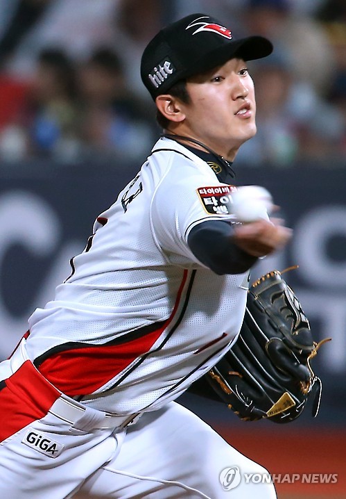 역투하는 고영표 [연합뉴스 자료사진]