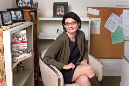 버락 오바마 전 미국 대통령 전기 ‘떠오르는 별’에 오바마의 옛 연인으로 소개된 실라 미요시 야거 교수[오벌린대학 홈페이지 캡처]