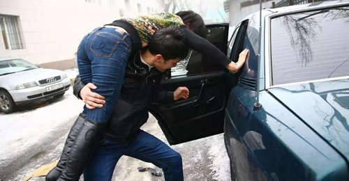대로에서 보쌈하는 장면(누르지=연합뉴스)