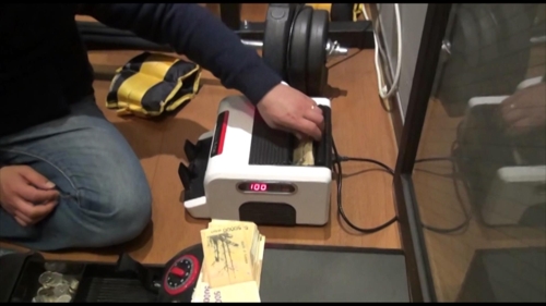 검거현장서 발견된 현금[경기남부지방경찰청 제공 = 연합뉴스]