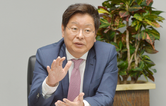 진창수 세종연구소장이 지난 5월 29일 서울 중구 새문안로 문화일보 회의실에서 고고도미사일방어체계(THAAD·사드), 한·미 정상회담, 대북 정책, 위안부 문제 등 한국을 둘러싼 각종 국제 현안과 해법 등에 대해 이야기하고 있다.  김낙중 기자 sanjoong@