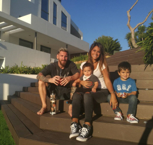 리오넬 메시와 아내, 아이들. 메시 인스타그램