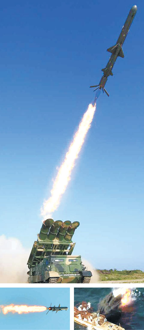 북한 조선중앙통신은 8일 신형 지대함 순항미사일 시험 발사에 성공했다고 9일 보도했다. 미사일 발사 모습(위 사진)과 미사일이 날아가는 모습(아래 왼쪽 사진), 미사일이 동해상에 설치된 목표 선박을 타격하는 모습. 연합뉴스