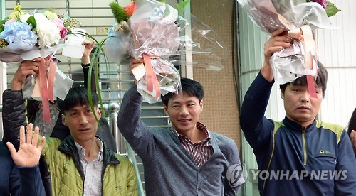 무죄 판결 후 기뻐하는 ‘삼례 3인조’ [연합뉴스 자료사진]