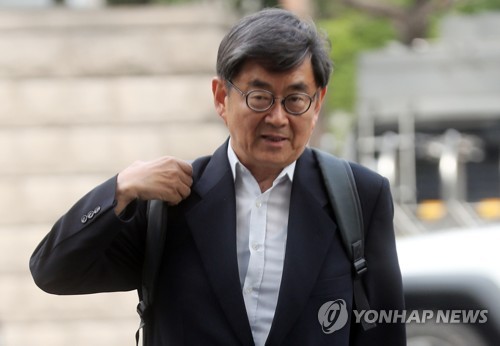 출근하는 안경환 후보자 [연합뉴스 자료]