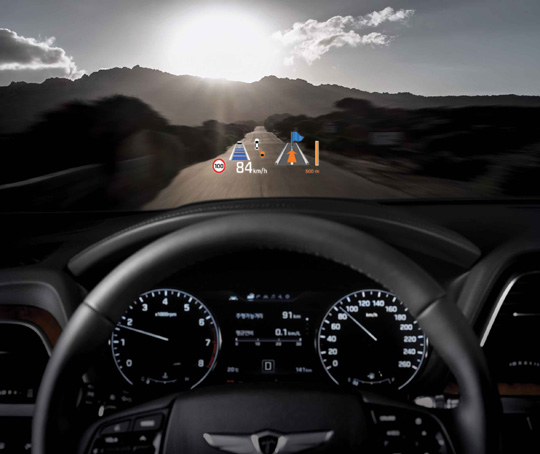 제너시스 G80의 윈드실드 타입 헤드업 디스플레이.    현대자동차그룹 제공