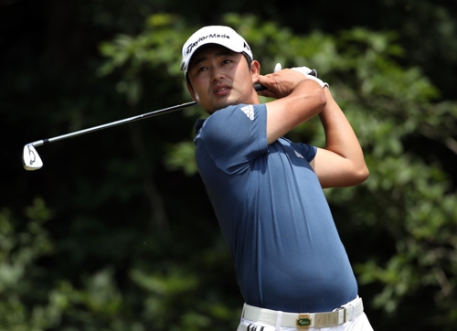 아이언샷 하는 황재민.